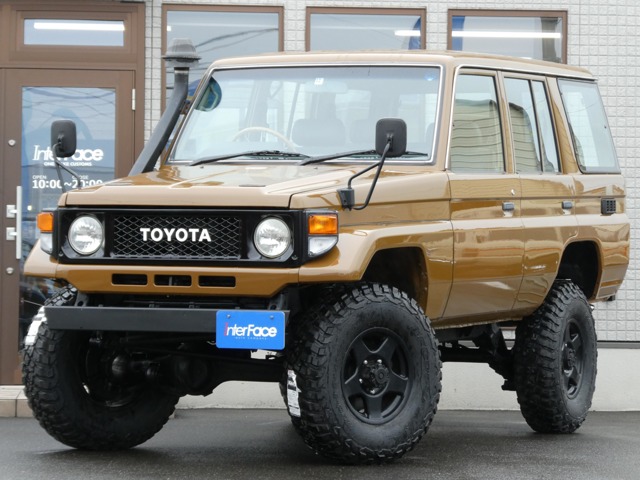 Toyota Land Cruiser 70 2
