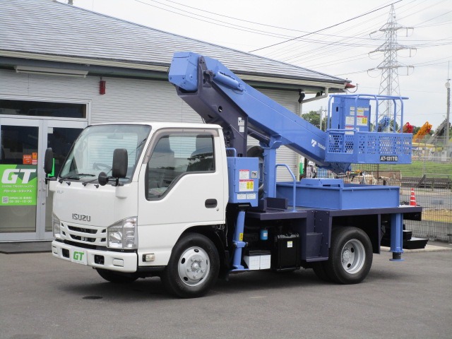 2018 Isuzu Elf