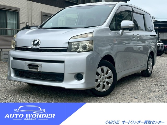 Toyota Voxy 1