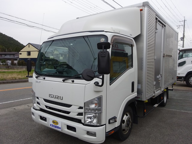 Isuzu Elf 1