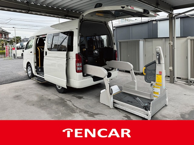 Toyota Hiace Van 1
