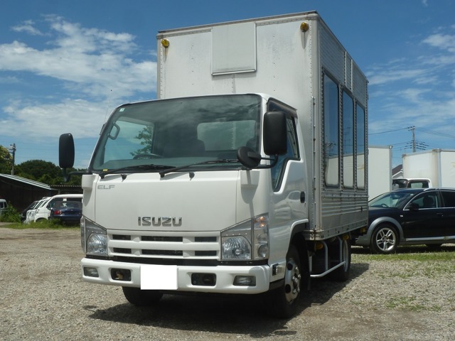 Isuzu Elf 1