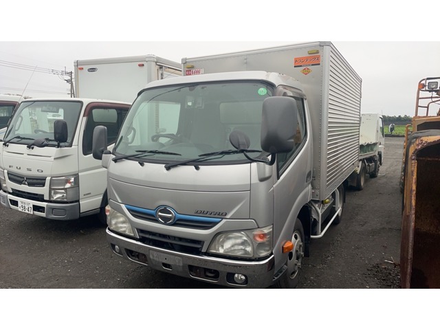 Hino Dutro Hybrid 1