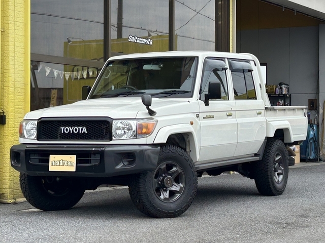 Toyota Land Cruiser 70 Pickup 2