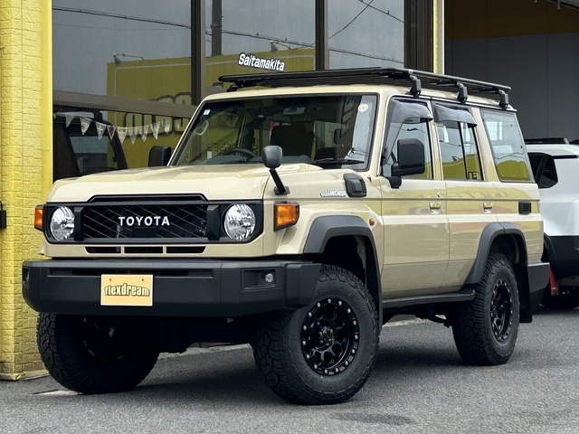 Toyota Land Cruiser 70 2