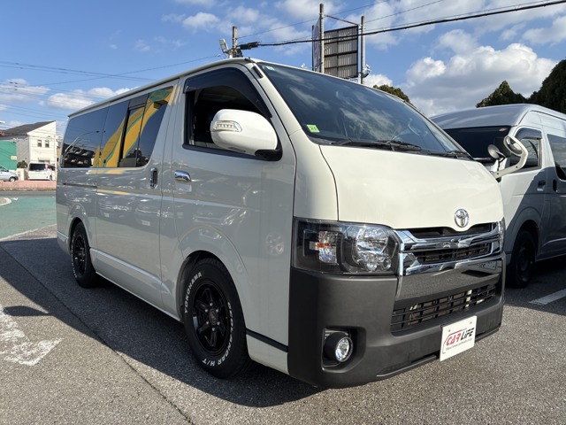 Toyota Hiace Van 1