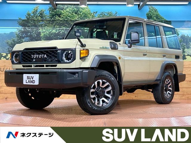 Toyota Land Cruiser 70 2