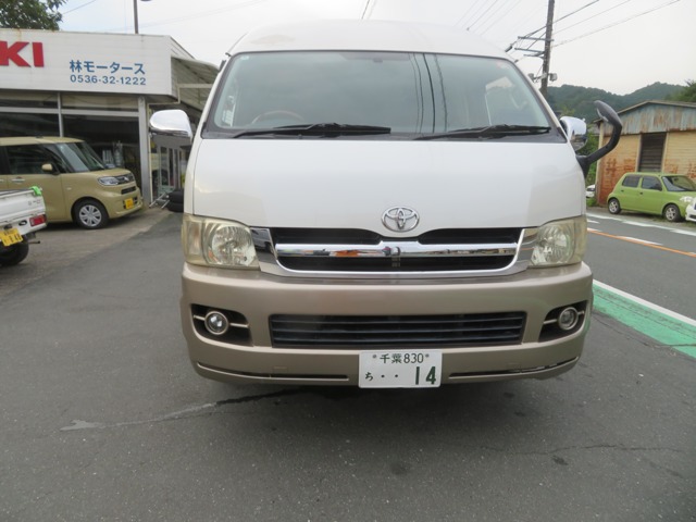 Toyota Regius Ace 1
