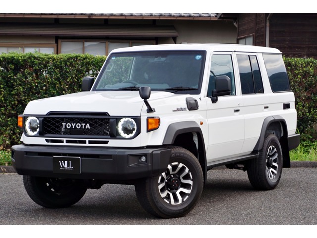 Toyota Land Cruiser 70 2
