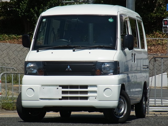 2010 Mitsubishi Minicab Van