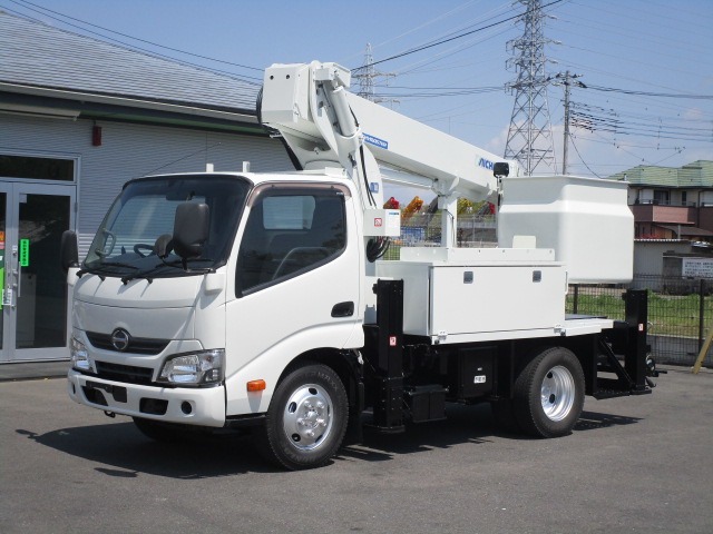 Hino Dutro 1