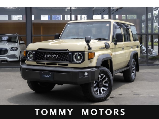 Toyota Land Cruiser 70 2
