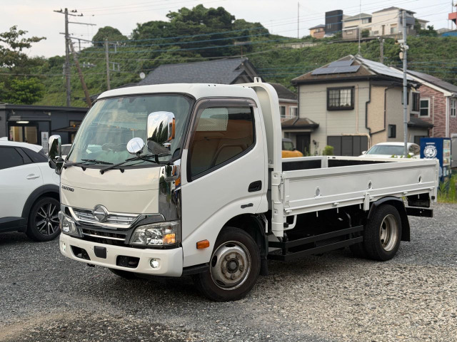 Hino Dutro 1