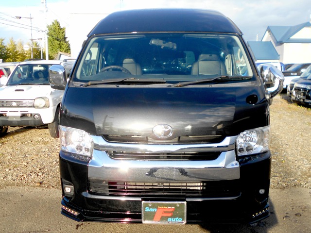 Toyota Hiace Commuter 2