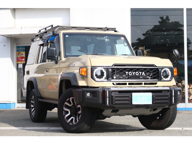 Toyota Land Cruiser 70 2