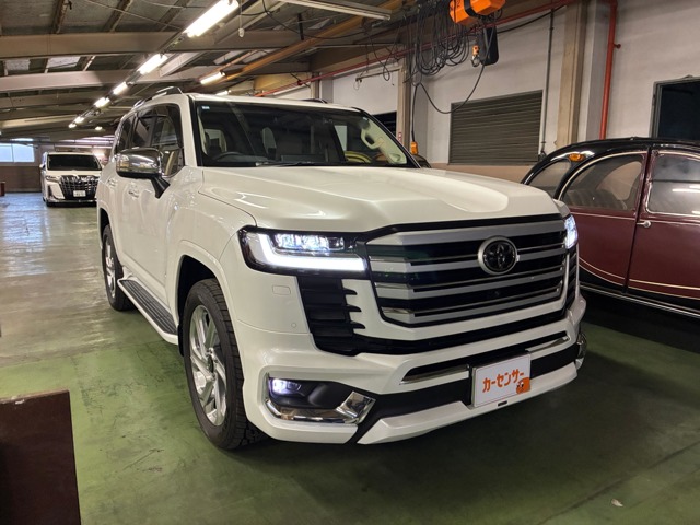 Toyota Land Cruiser 300 2