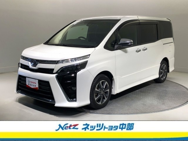 Toyota Voxy 1