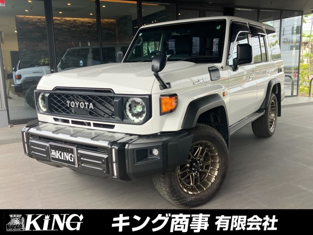 Toyota Land Cruiser 70 2