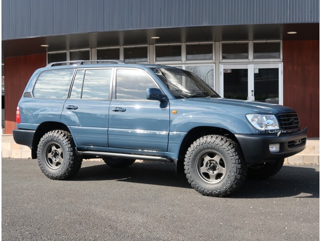 Toyota Land Cruiser 100 2