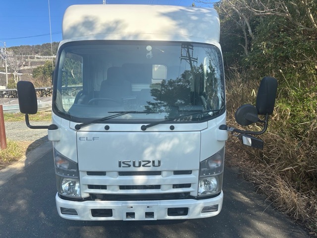 Isuzu Elf 1