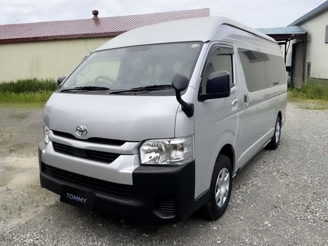 Toyota Hiace Commuter 1