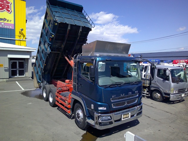 Mitsubishi Fuso Super Great 1