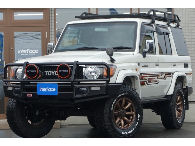 Toyota Land Cruiser 70 2