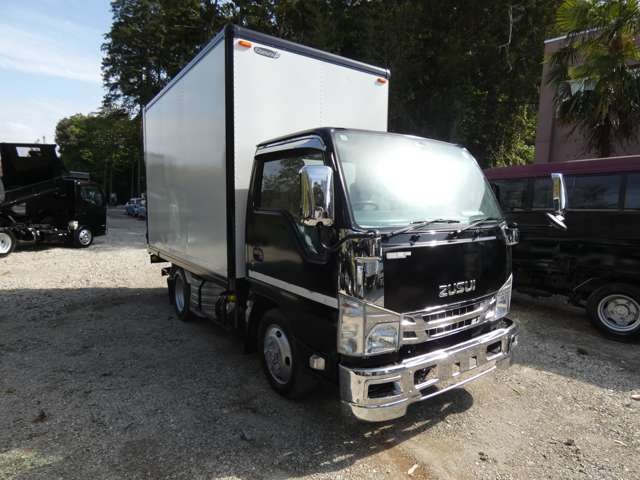 Isuzu Elf 2