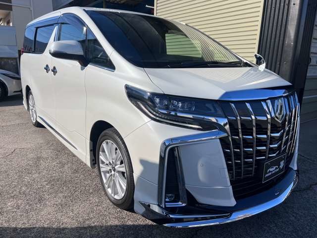 Toyota Alphard 1