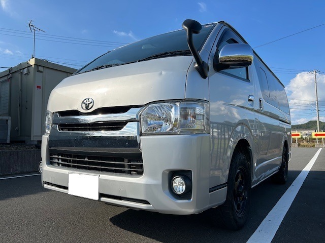Toyota Hiace Van 1