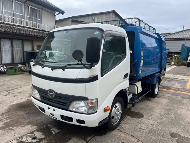 Hino Dutro 1