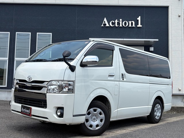 Toyota Hiace Van 1