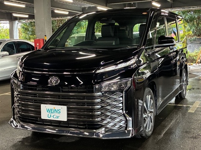 Toyota Voxy 1