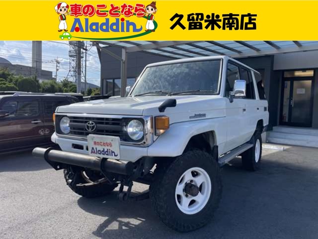 Toyota Land Cruiser 70 2