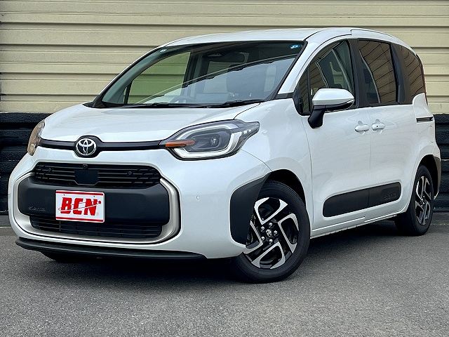 Toyota Sienta 1