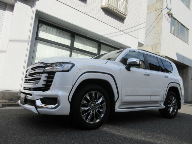 Toyota Land Cruiser 300 2