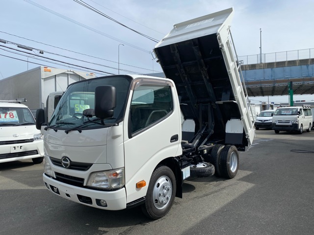 Hino Dutro 1