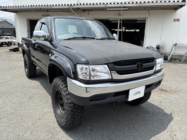 Toyota Hilux 1