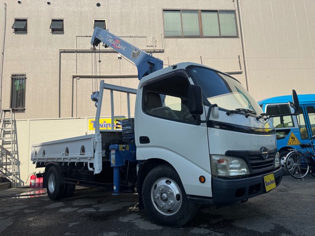Hino Dutro 1