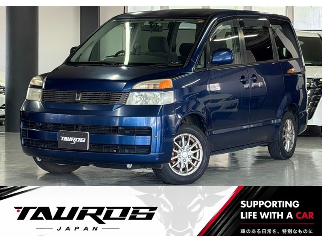 Toyota Voxy 1
