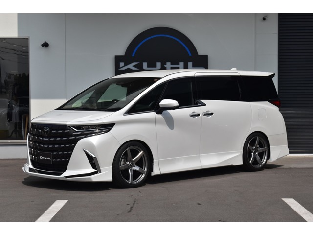 Toyota Alphard 1