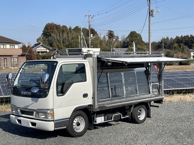 Isuzu Elf 1