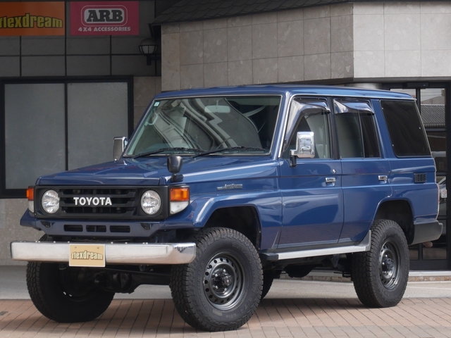 Toyota Land Cruiser 70 2