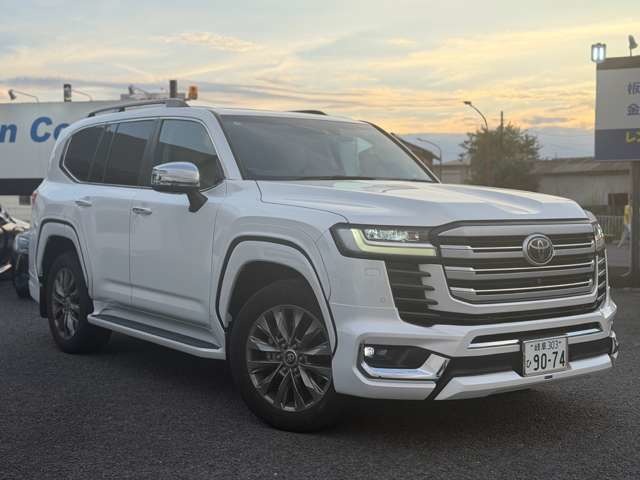 Toyota Land Cruiser 300 2