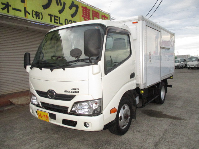 Hino Dutro 1