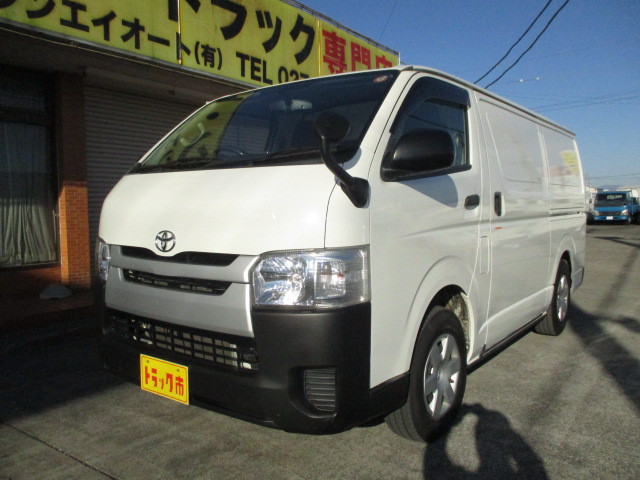 Toyota Hiace Van 1