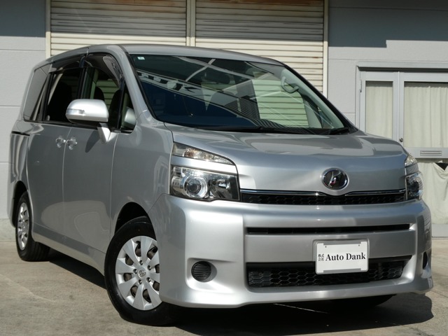 Toyota Voxy 1