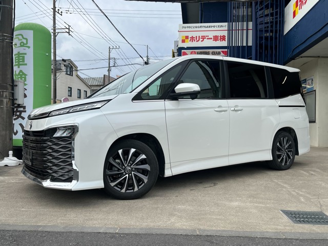 Toyota Voxy 1