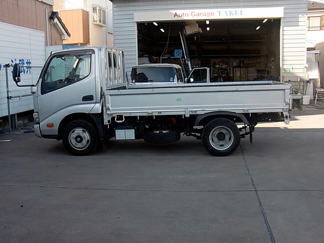Hino Dutro 1