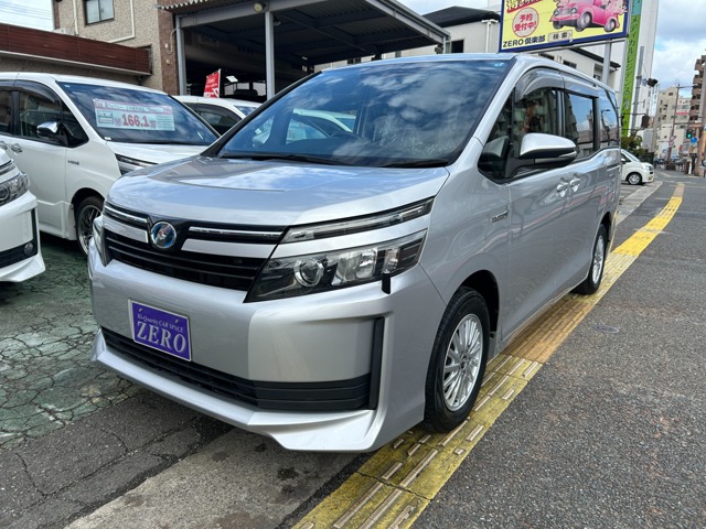 Toyota Voxy 1